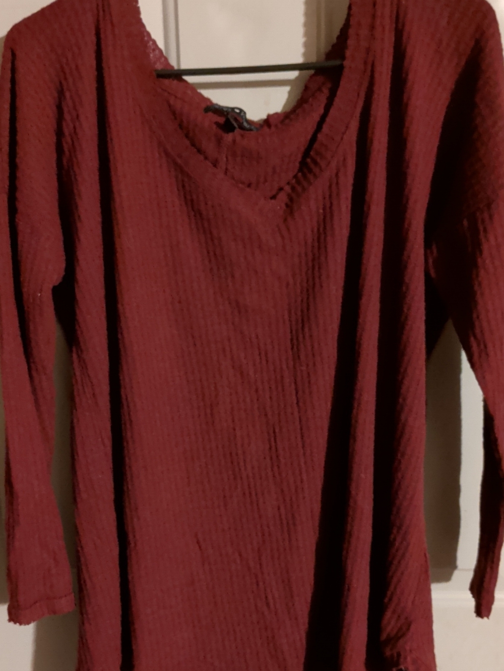 Derek Heart Ribbed V-Neck Tunic in Burgundy